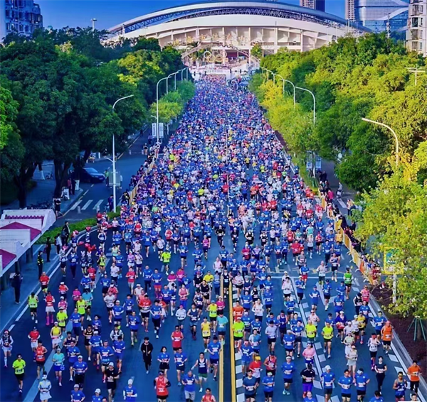 Hi-Q skupina teče skupaj na maratonu Zhuhai